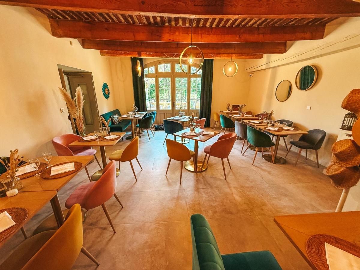 Domaine des Grès Luberon - Hôtel 4 étoiles - Restaurant Sous les Platanes - Restaurant 901 côté piscine - Housity