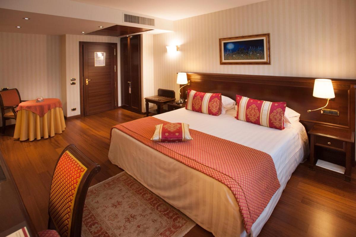 Hotel Calissano - Housity