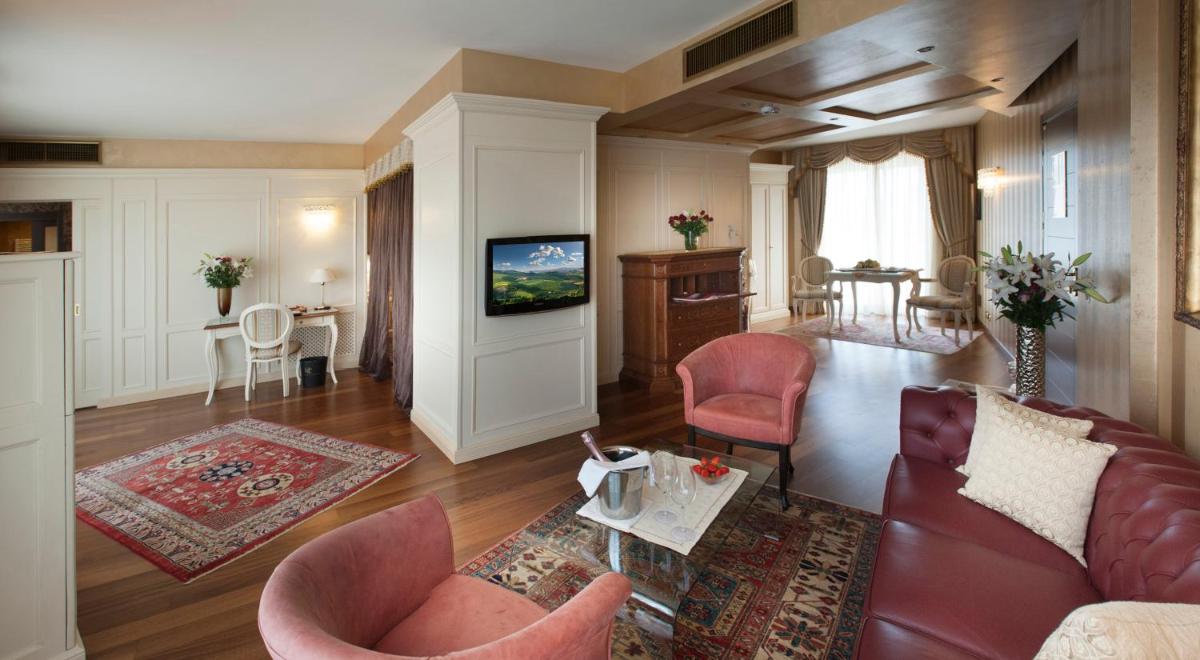 Hotel Calissano - Housity