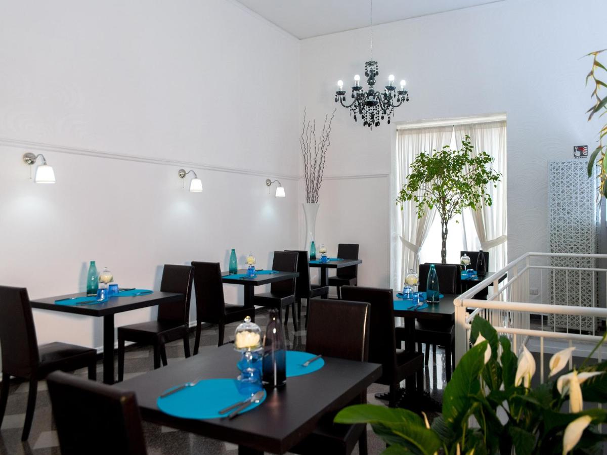 Hotel Santa Chiara - Housity