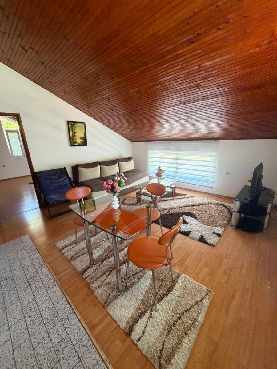 Lana Apartment - Housity