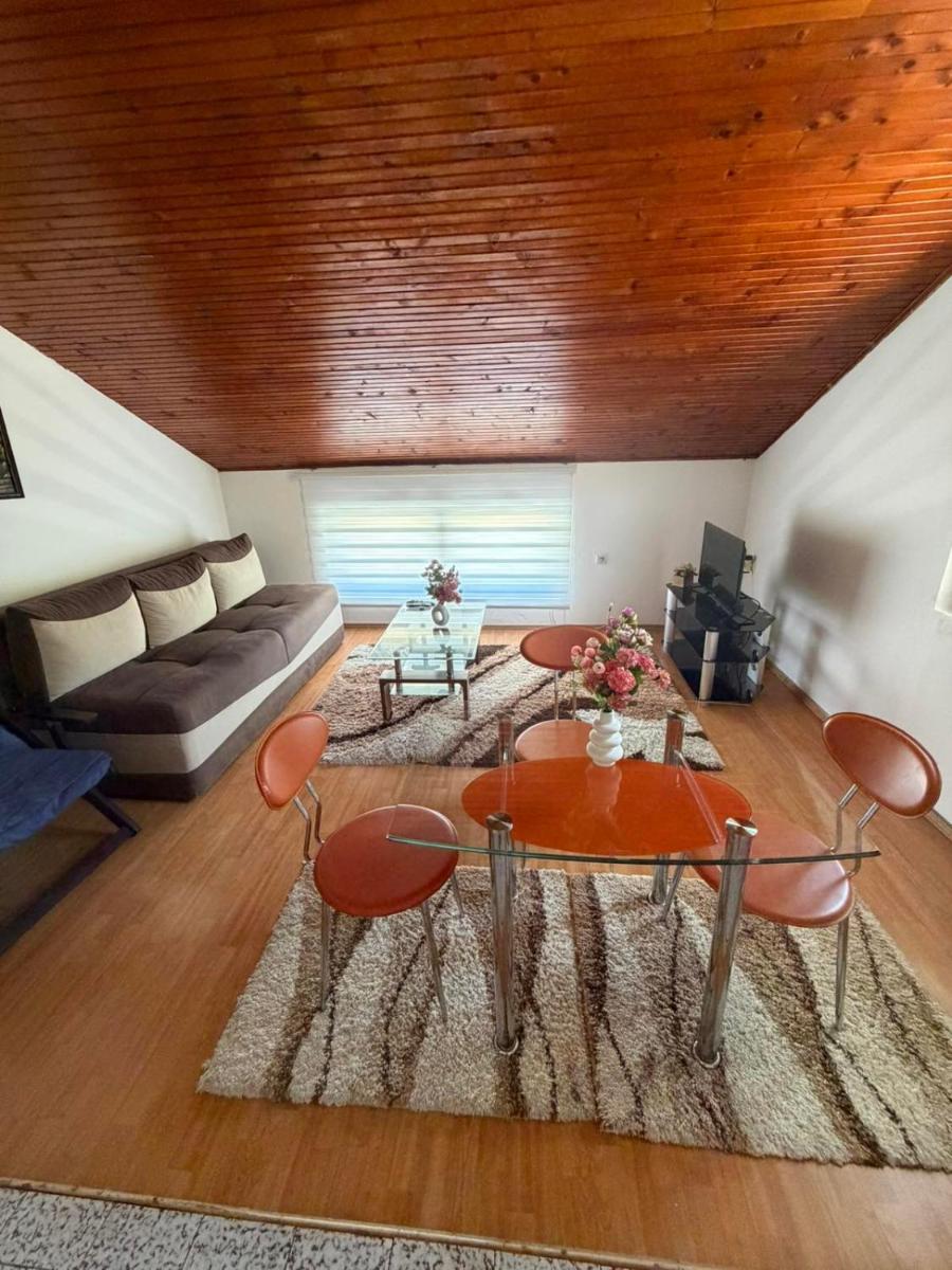 Lana Apartment - Housity