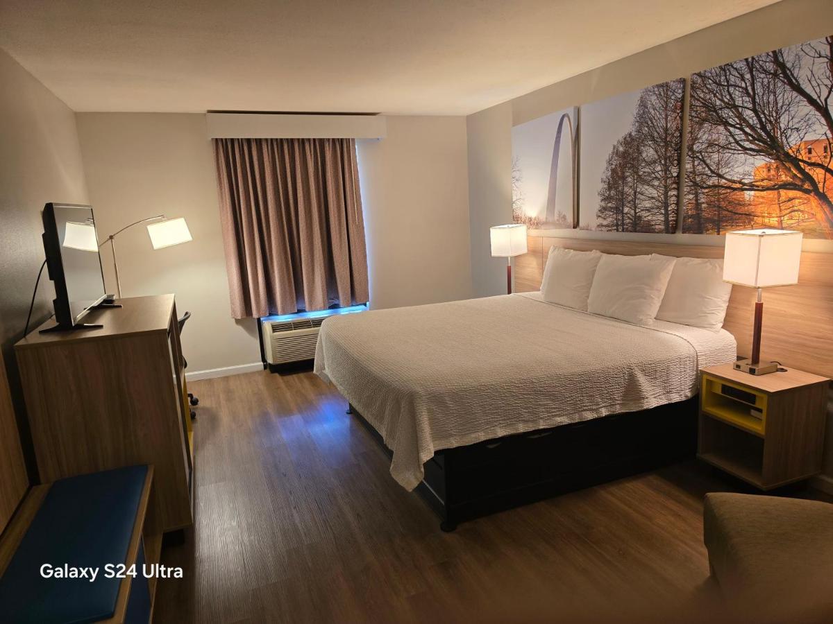Days Inn & Suites by Wyndham Cuba - Housity