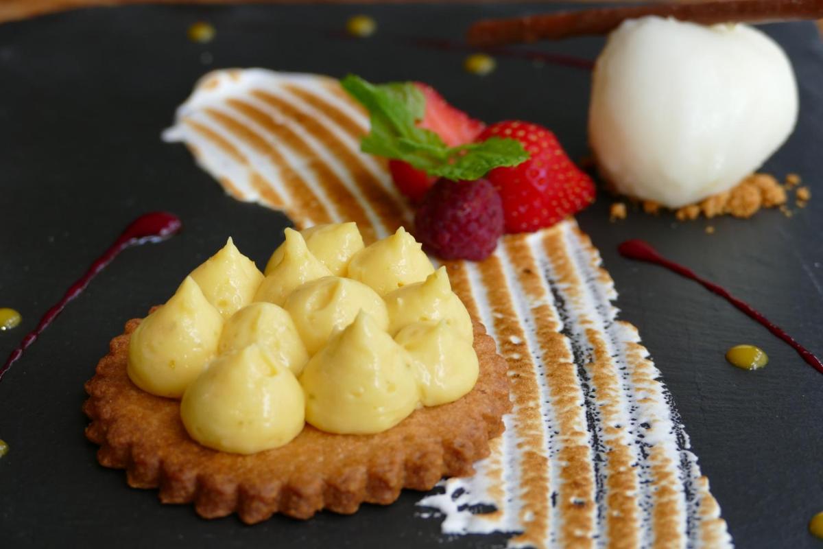 Logis Hotels Le Champalud Restaurant La Citadelle - Housity