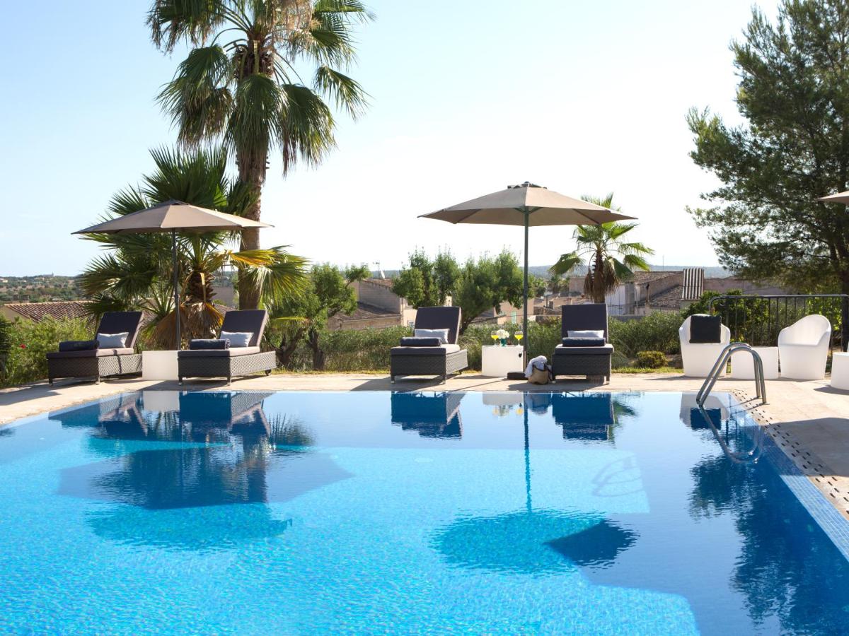 Piscina en o cerca de Casa Font i Roig
