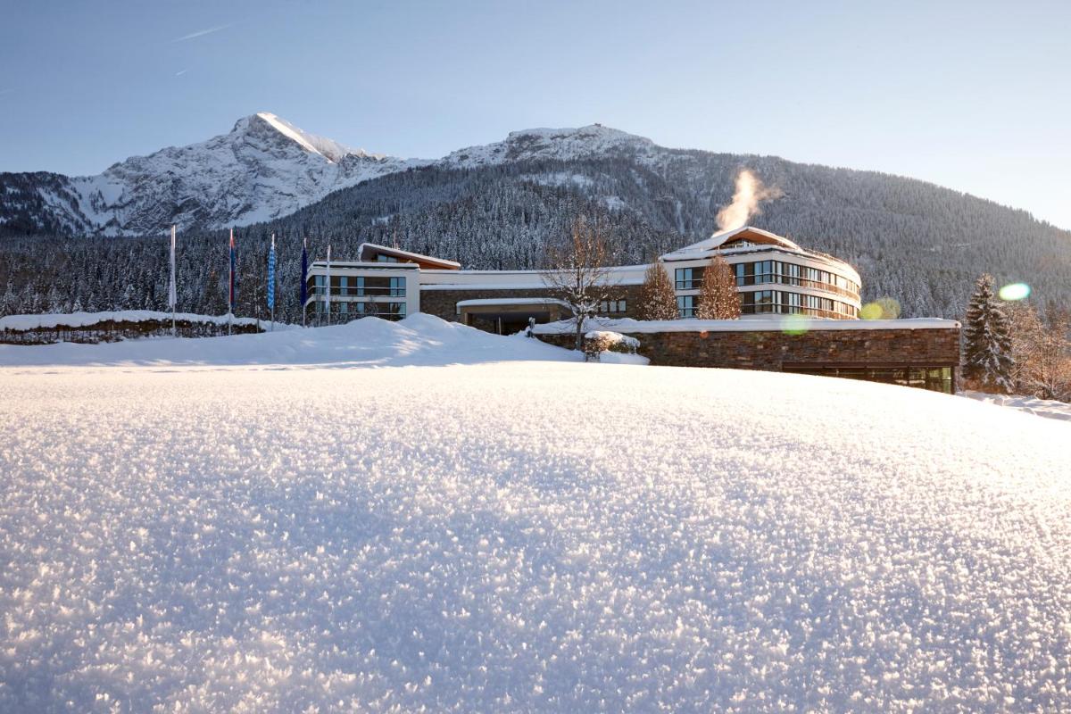Ein allgemeiner Bergblick oder ein Berglick von des Resorts aus