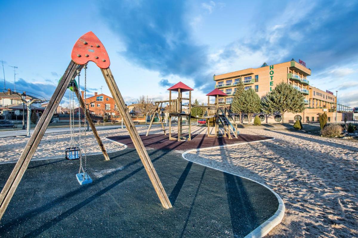 Zona de juegos infantil en Hotel Spa Rio Ucero