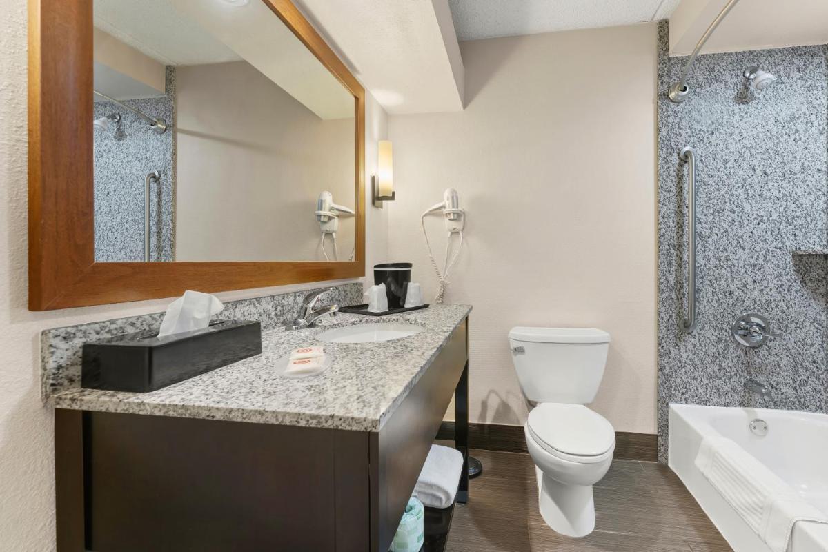 Comfort Inn Lehigh Valley West - Housity