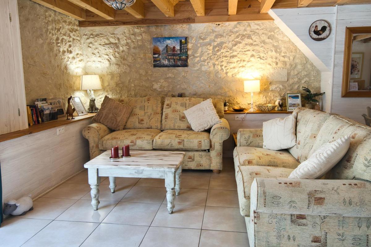 Barn Gite at La Vieille Grange, with pool in the Dordogne 3 Star - Housity