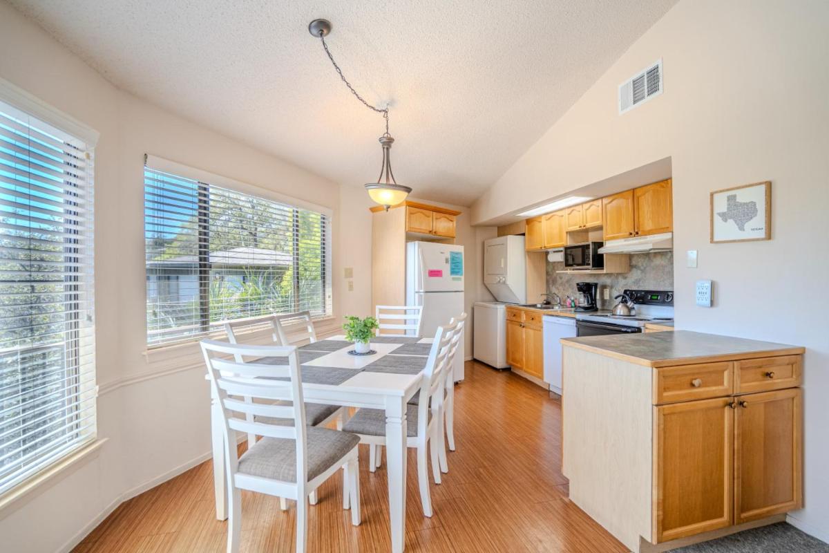 Lakefront Bungalow With Community Poolhot Tub #3 - Housity