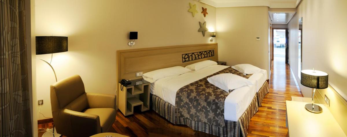 Cama o camas de una habitación en Cumbria Spa Hotel 3* Sup