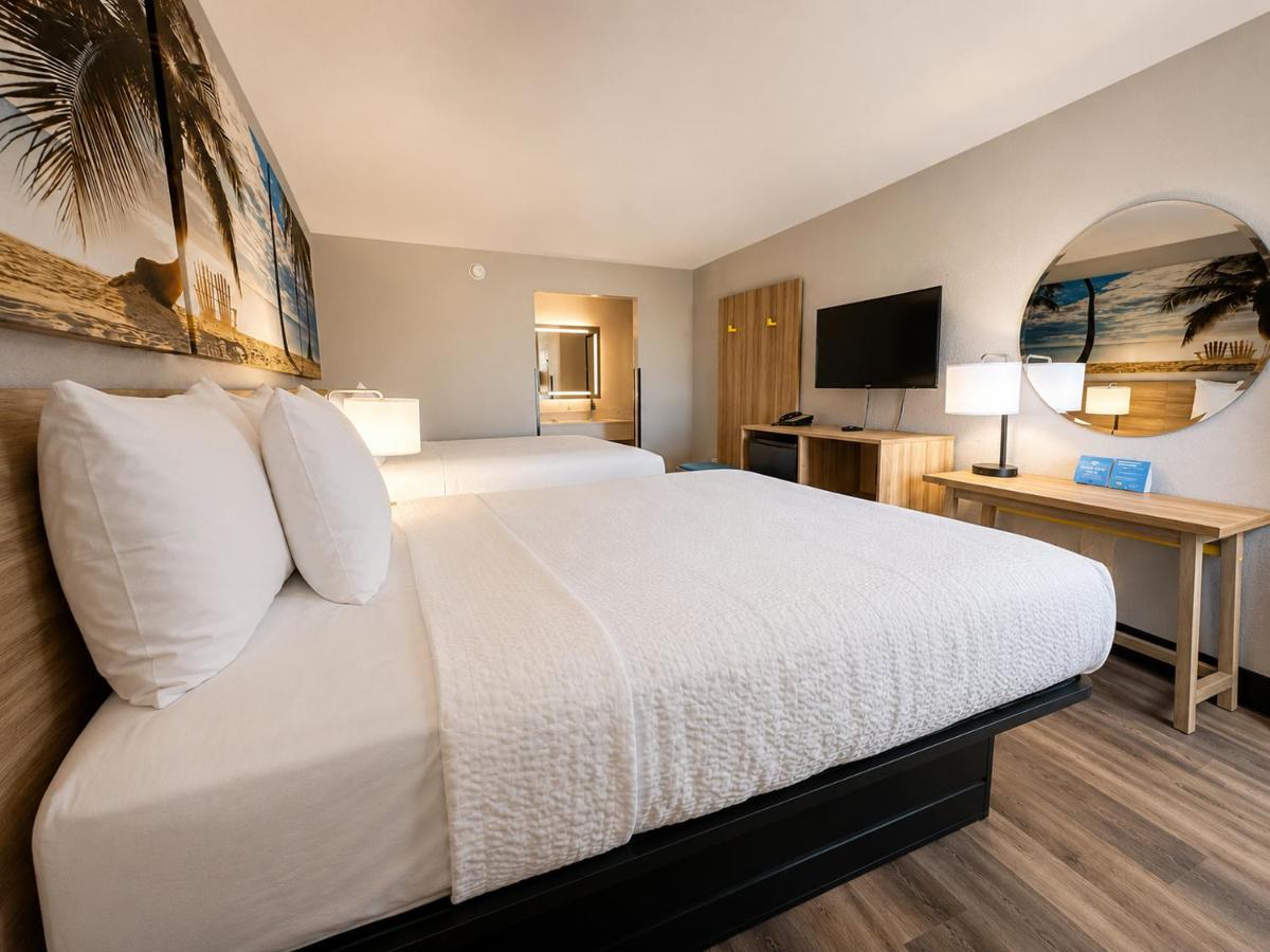 Days Inn by Wyndham Fort Myers - Housity
