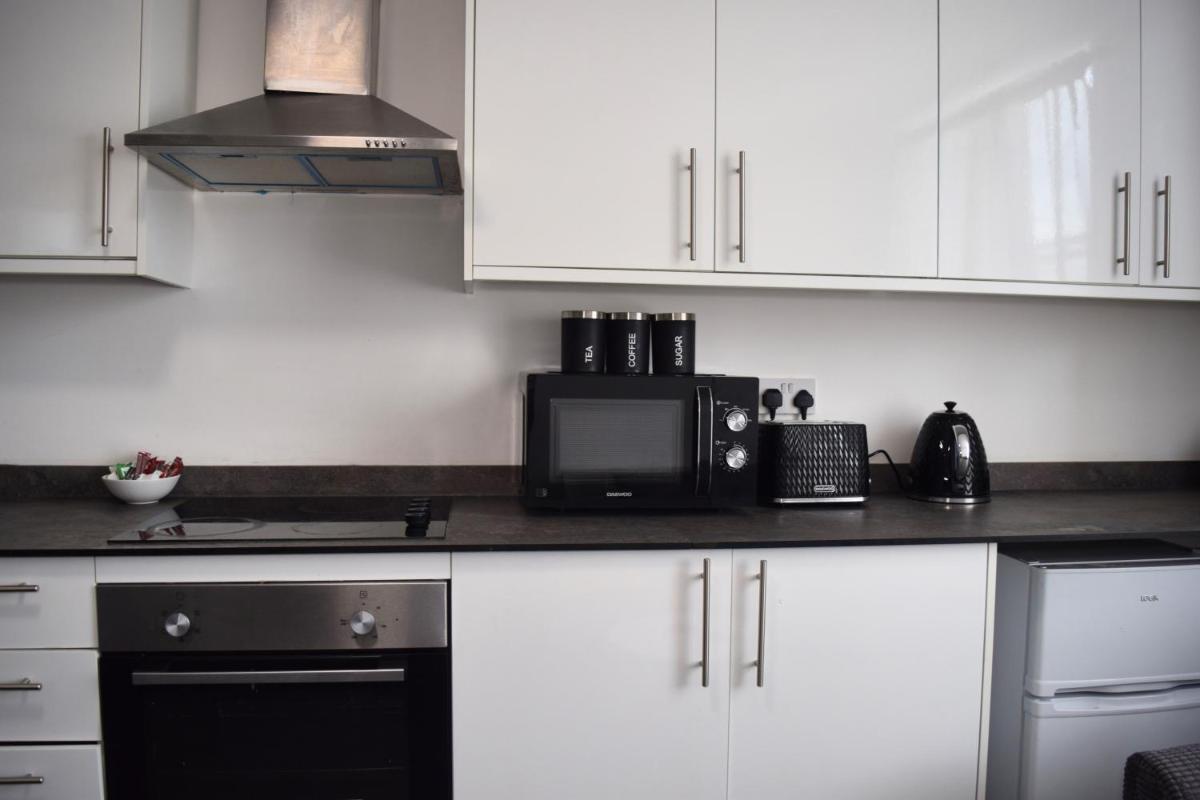 Ilkeston 2BR 3Bed Apartment w'Smart TV & WiFi - Housity