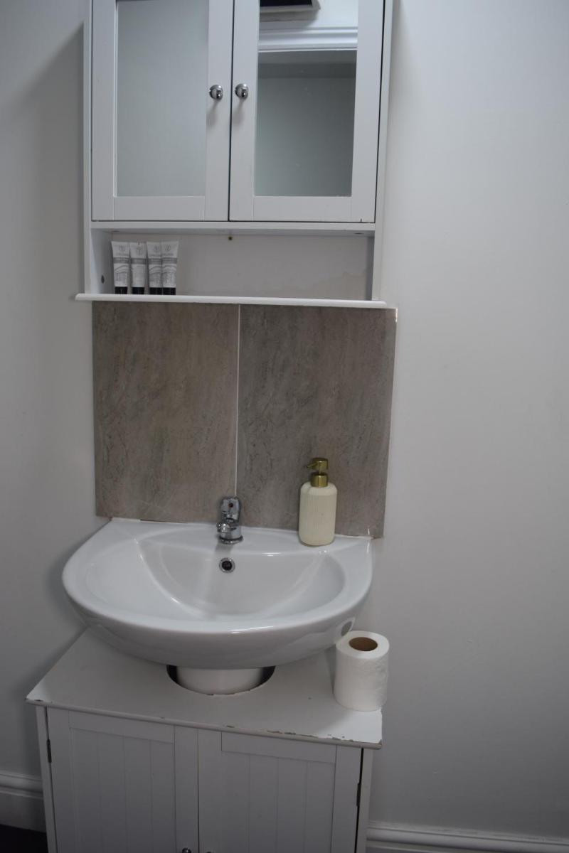 Ilkeston 2BR 3Bed Apartment w'Smart TV & WiFi - Housity
