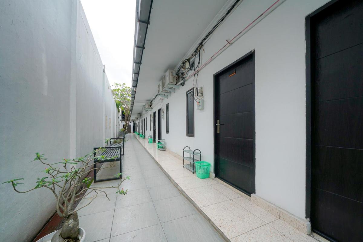 RedDoorz @ Jalan Raya Tuparev Karawang - Housity