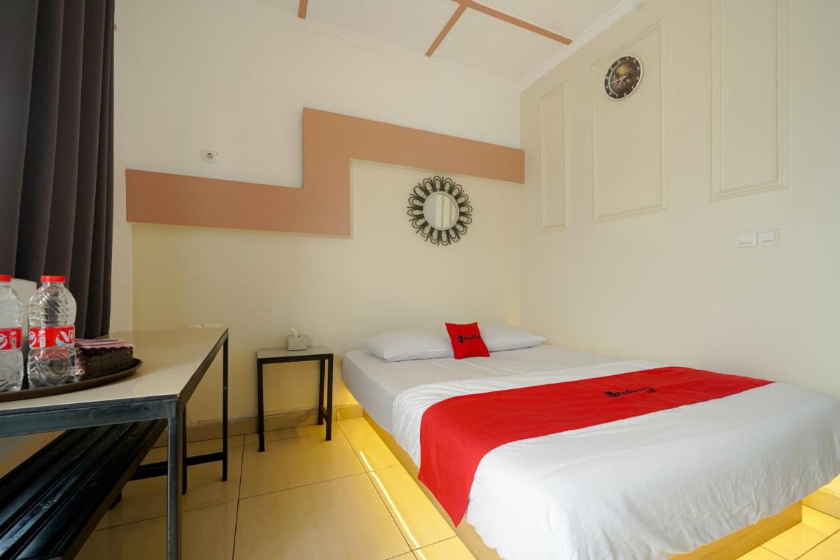 RedDoorz @ Jalan Raya Tuparev Karawang - Housity