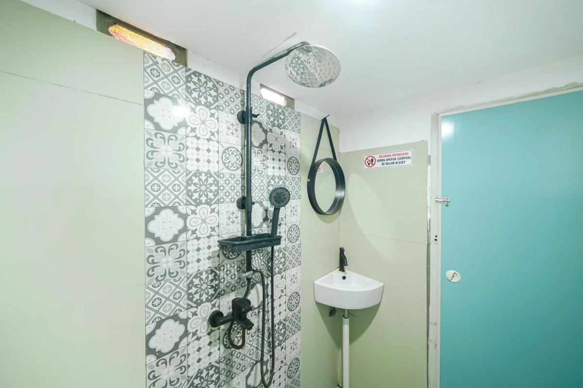 RedDoorz @ Jalan Raya Tuparev Karawang - Housity