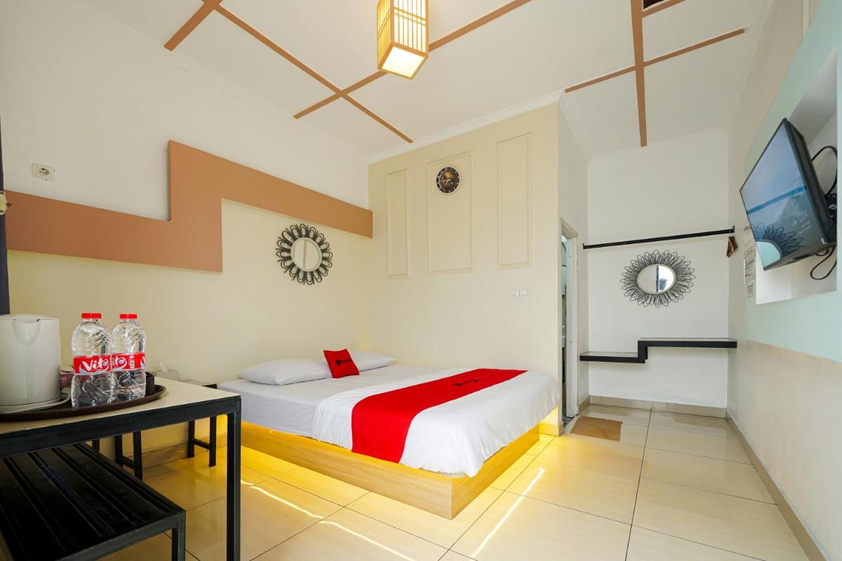 RedDoorz @ Jalan Raya Tuparev Karawang - Housity