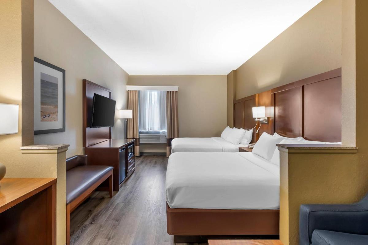 Comfort Suites At the University - Housity