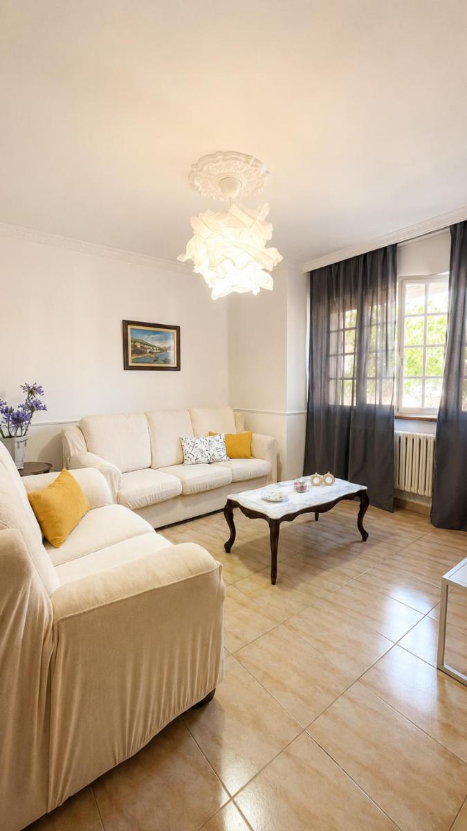 A casa dos avós - Spacious house with garage in Noia - Housity
