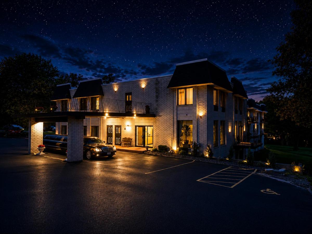 Chateau Royale Inn - Housity