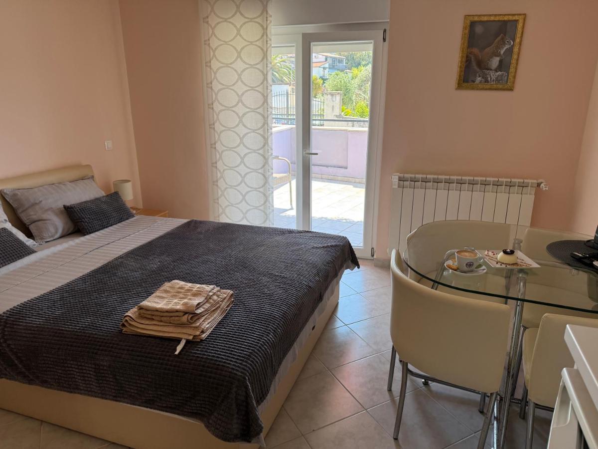 ApartHotel Viola - Hizvo