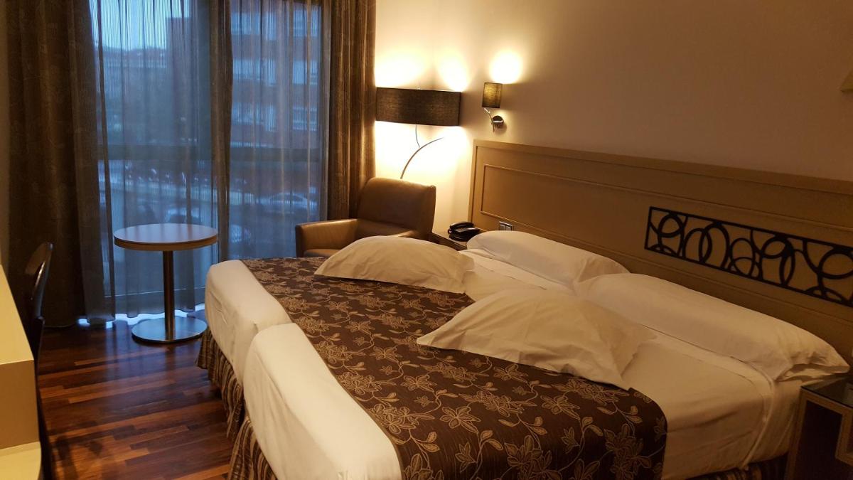 Cama o camas de una habitación en Cumbria Spa Hotel 3* Sup
