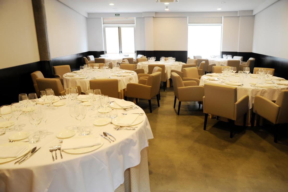 Un restaurante o sitio para comer en Cumbria Spa Hotel 3* Sup