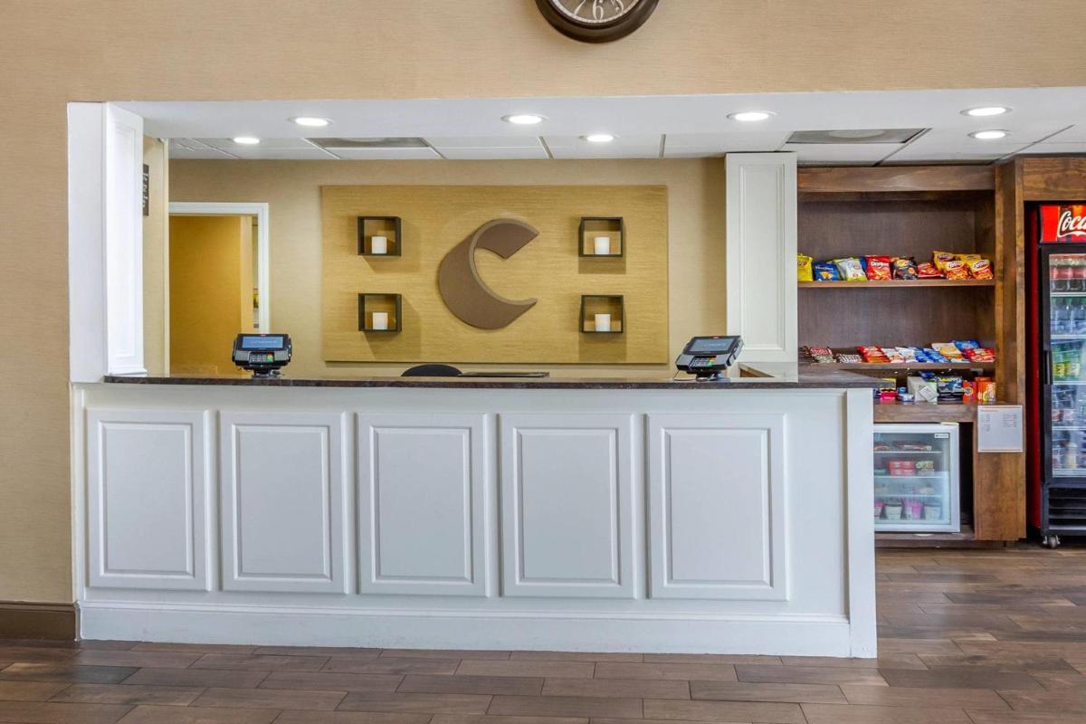 Comfort Suites At the University - Housity