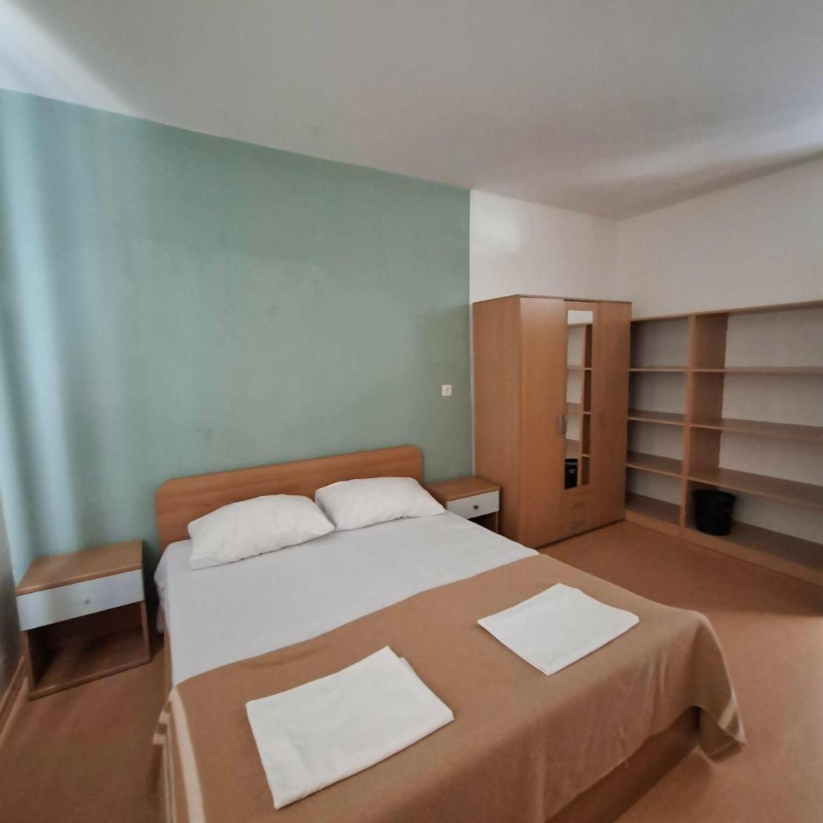 Youth Hostel Pinesta - Housity