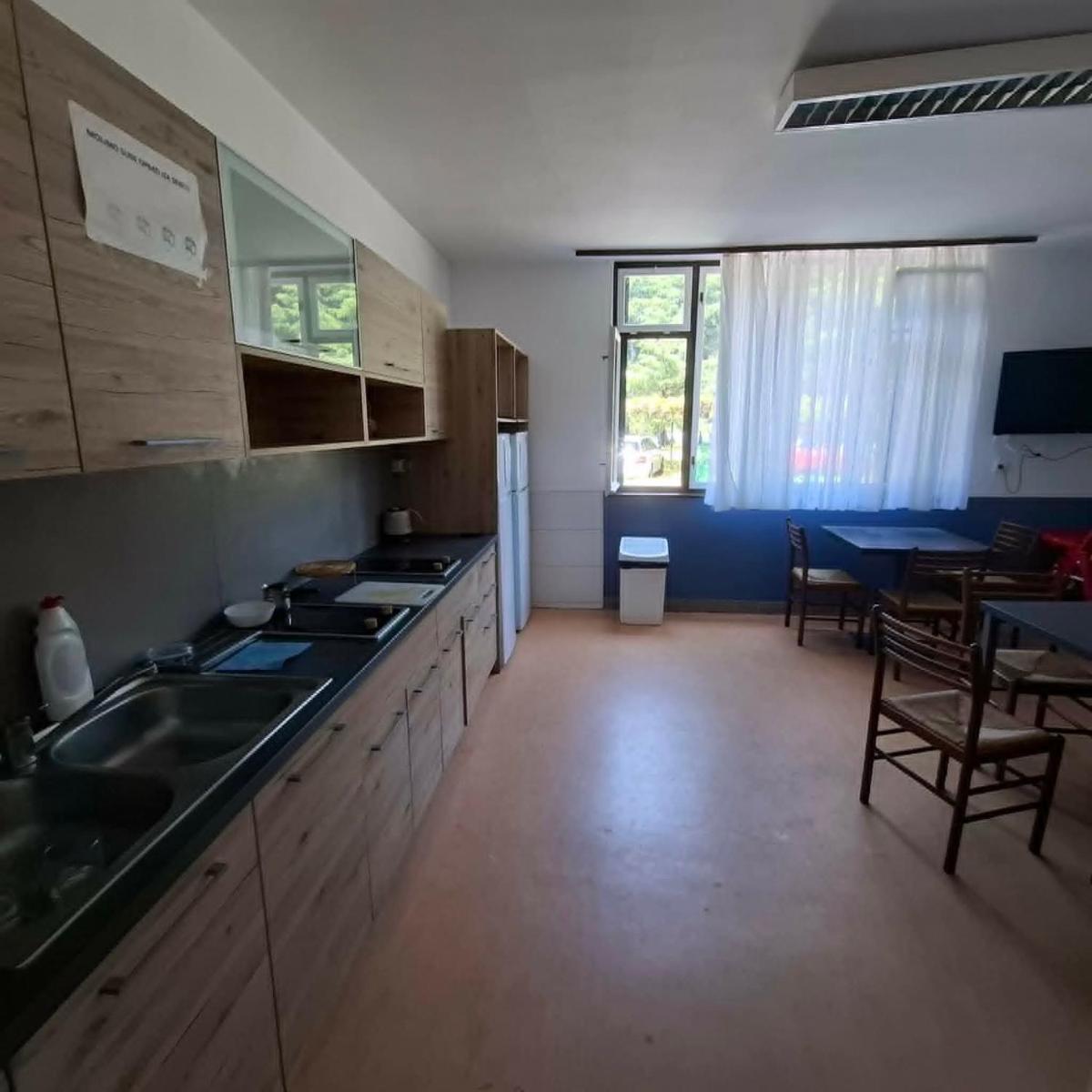 Youth Hostel Pinesta - Housity