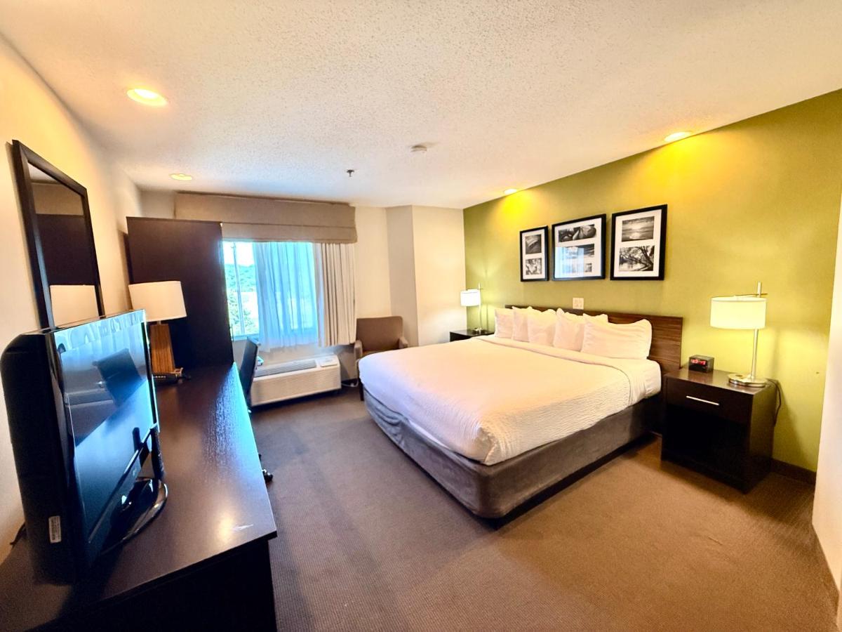 Sleep Inn & Suites Niantic North - Housity