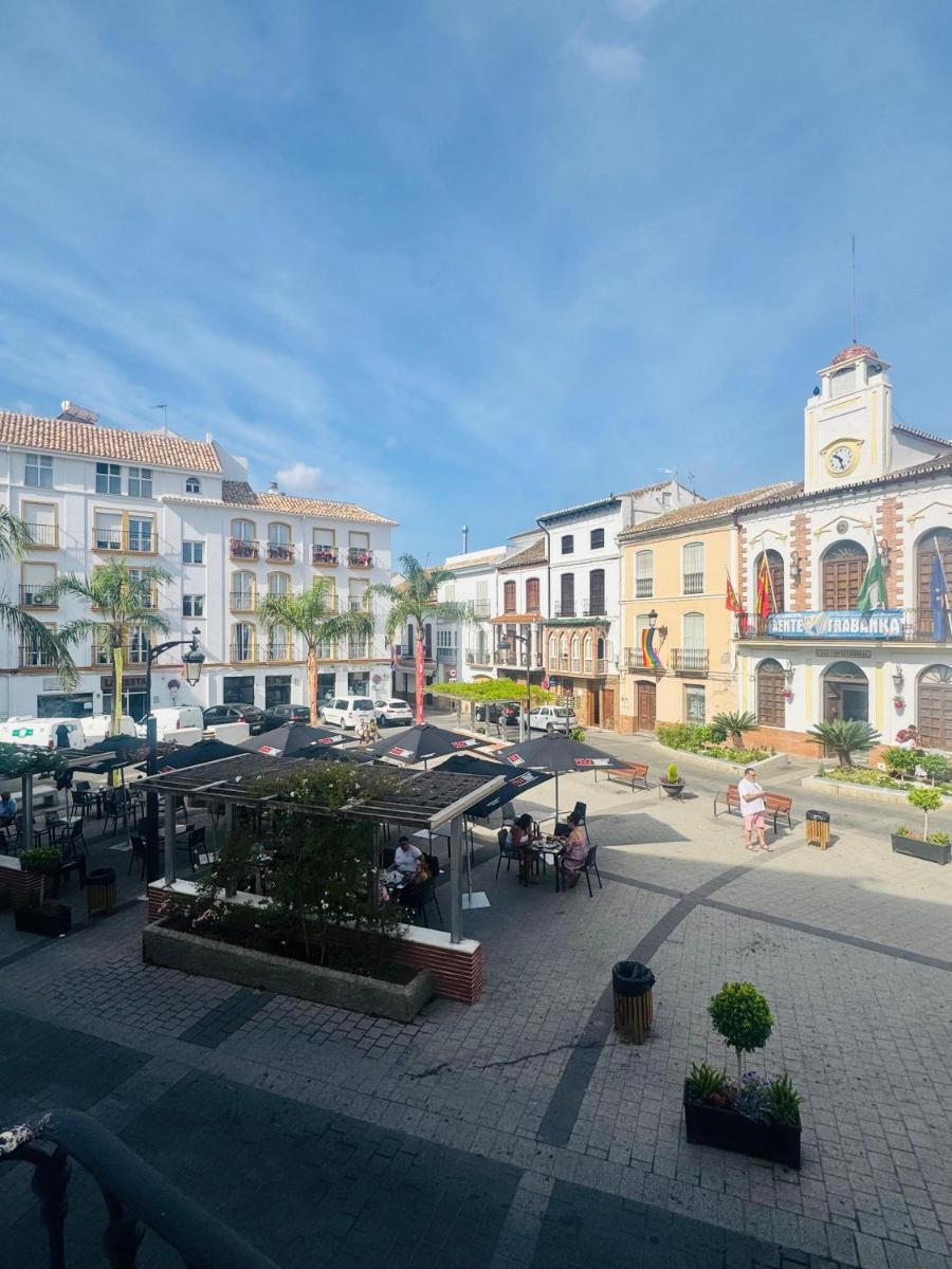 Hostal ZENTRAL - Housity