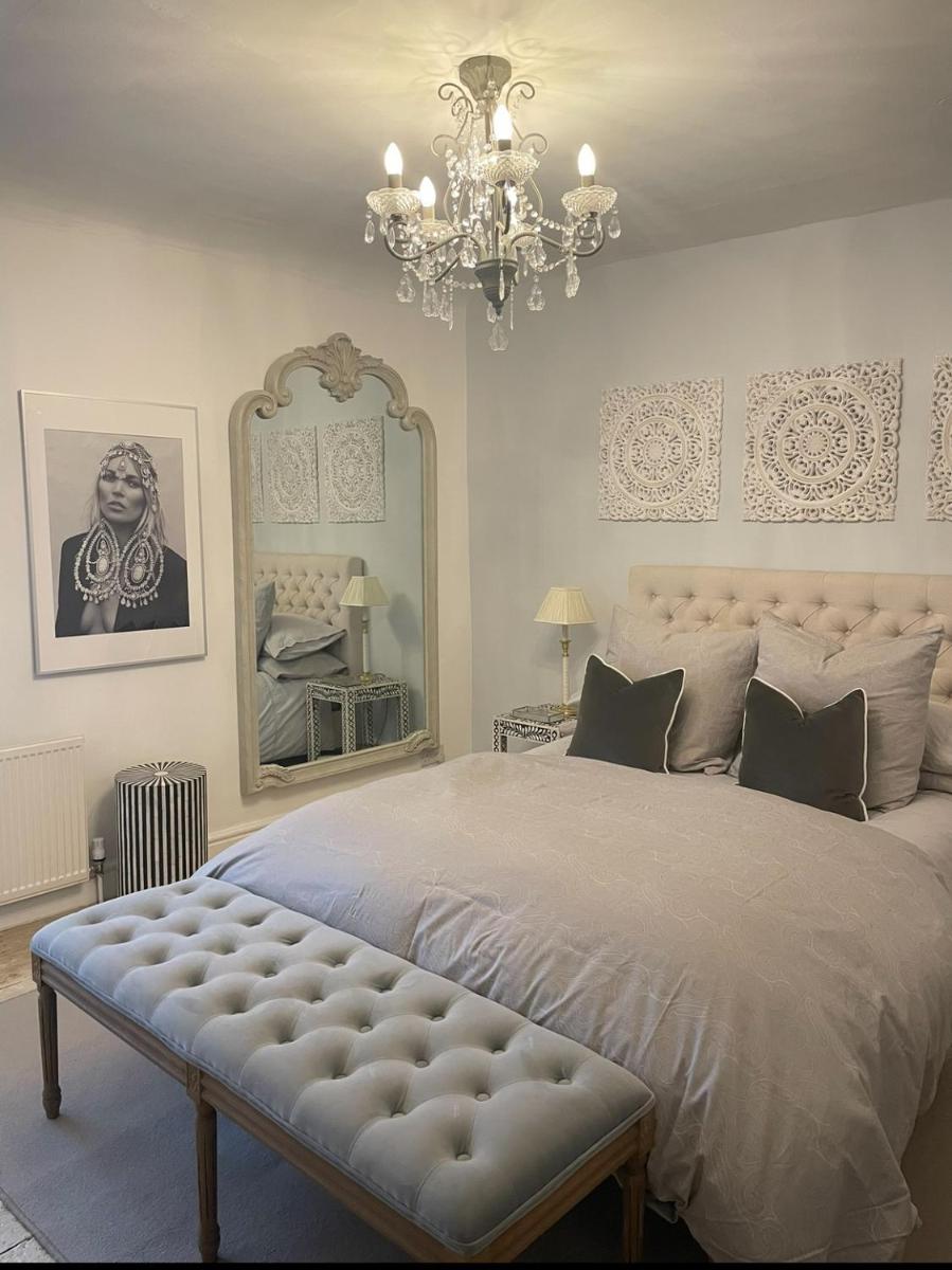 Entire Georgian luxury house - 3 Storey- High St Henley-in-Arden -Two bedrooms-Sleeps 4 people Close to Stratford upon Avon - Warwick - Solihull - NEC - Housity