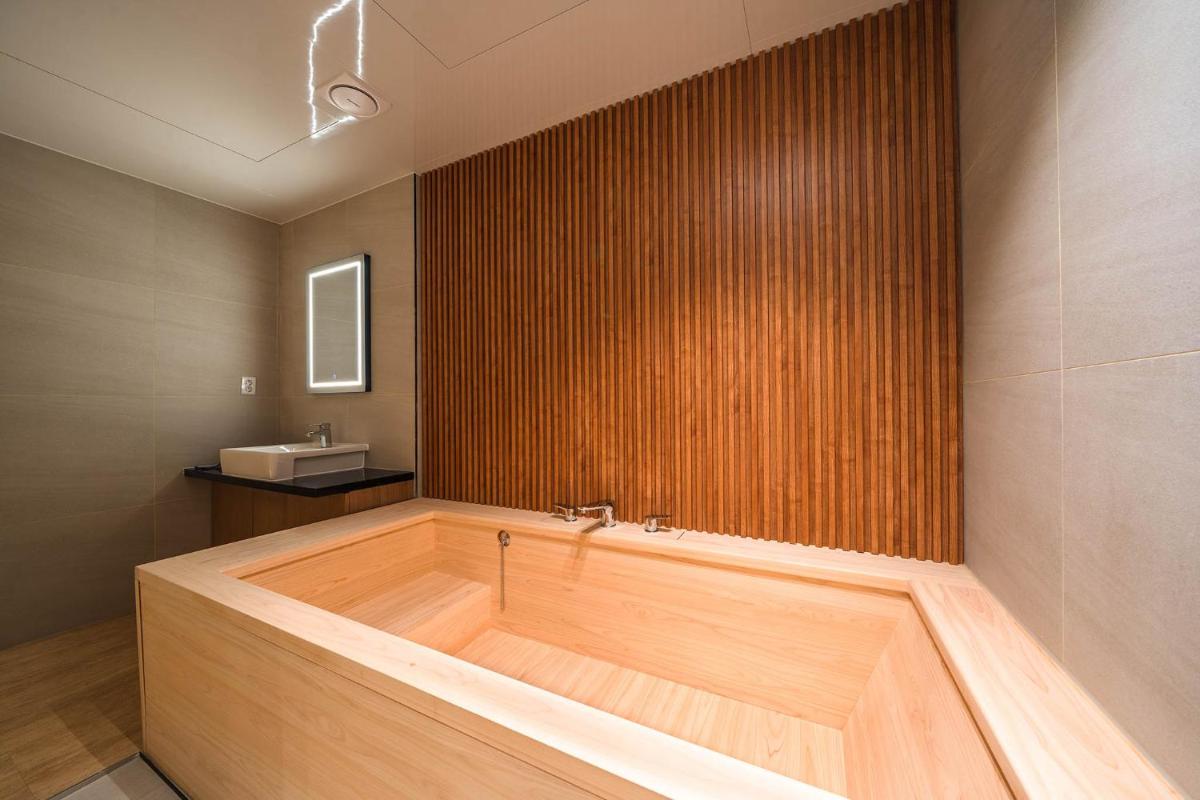 Hotel New Castle Bupyeong - Housity