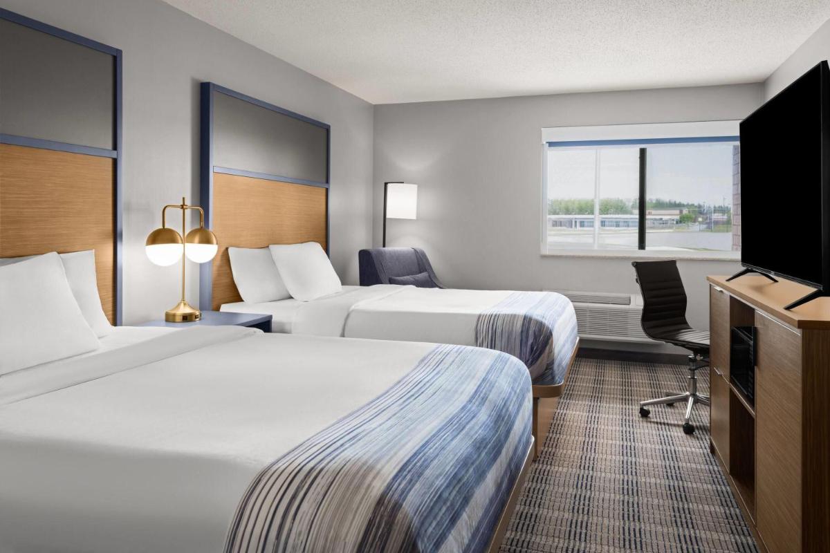 AmericInn by Wyndham Marshfield - Housity