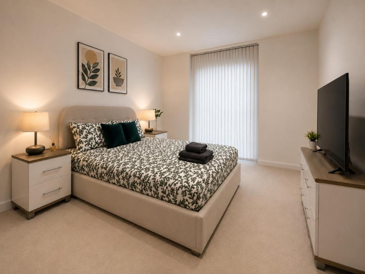 2 bedroom 2 bath 1 ensuite in Roya Asenal beautiful views & parking - Housity