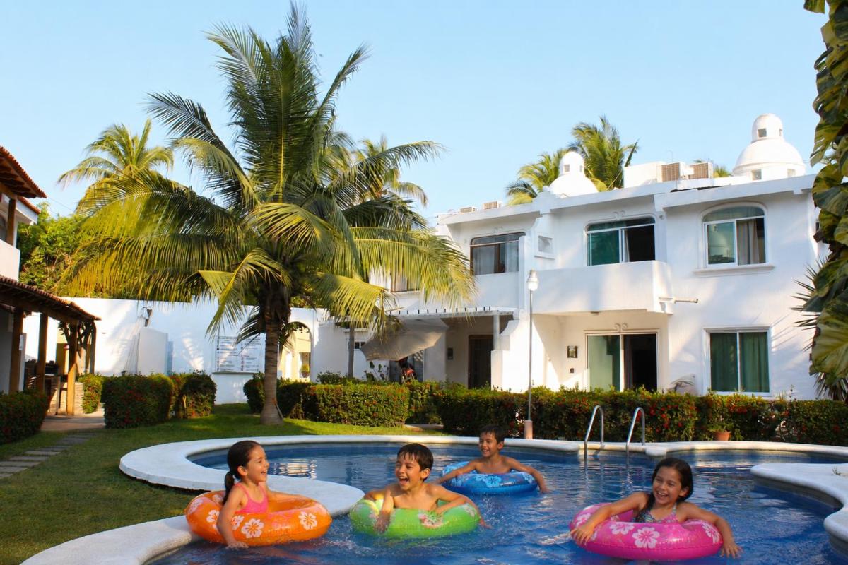 Casa en la playa en Club Santiago Manzanillo - Housity