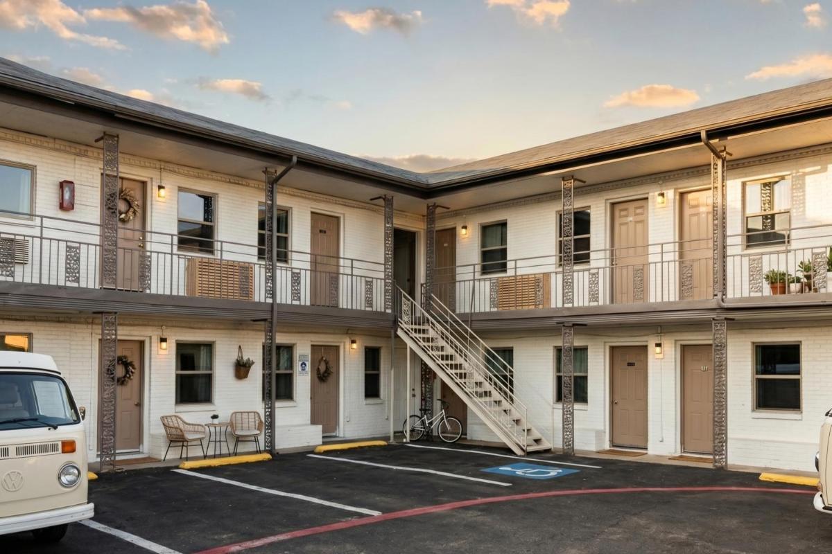 Exclusivo Inn by OYO Grand Prairie, TX - Housity