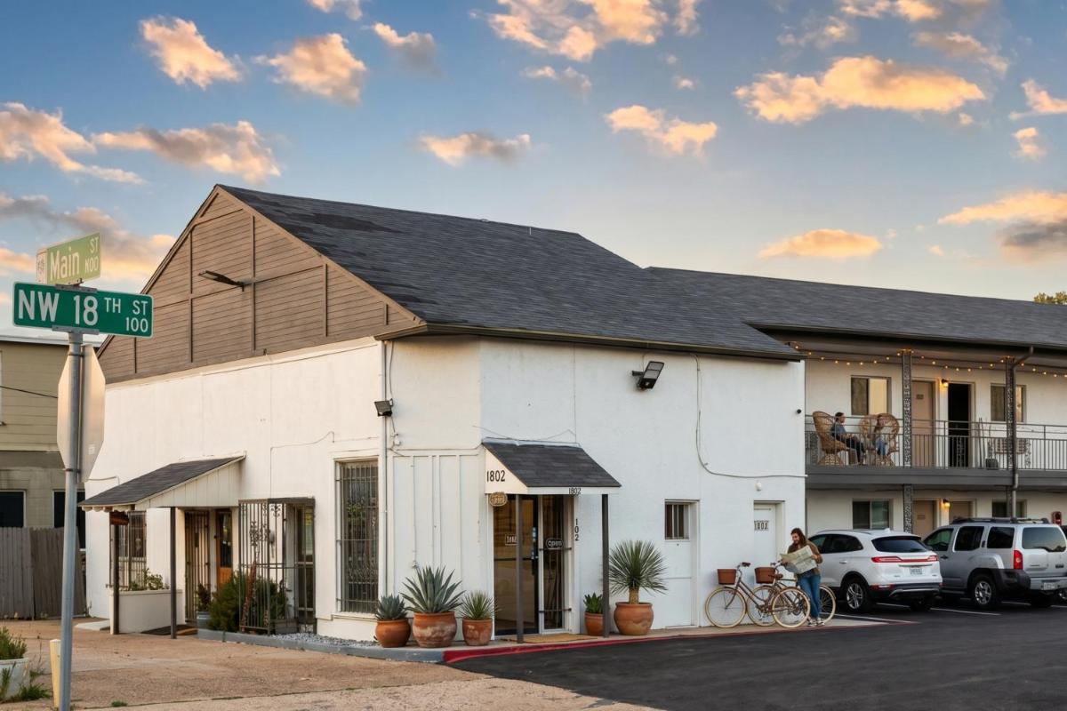Exclusivo Inn by OYO Grand Prairie, TX - Housity