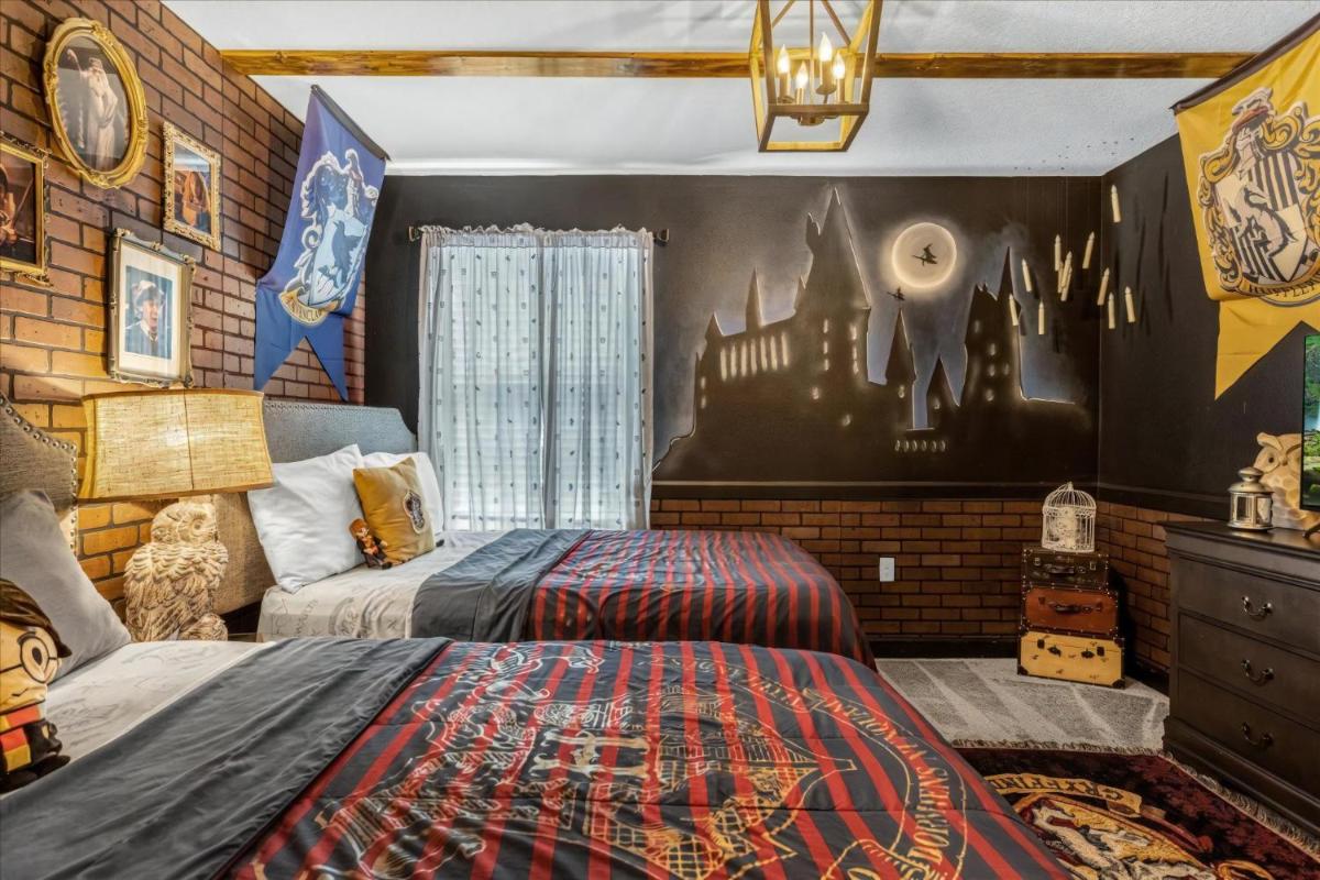 8 Bedroom- 5 Bathroom Storey Lake 2862 BD - Housity