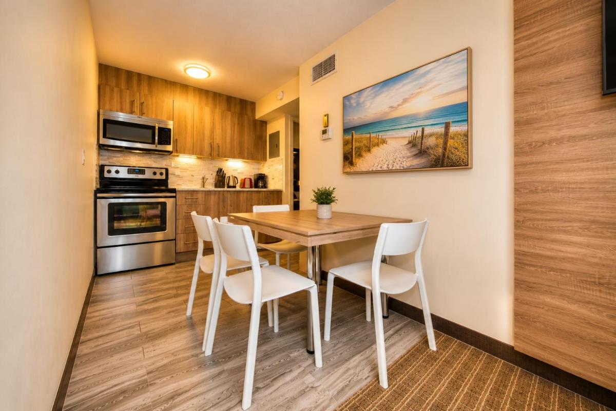 Club Lux Resort By The Beach - Housity