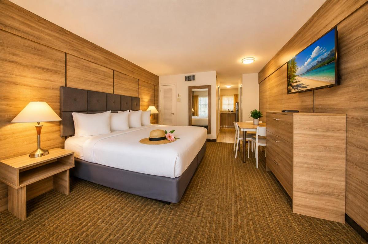 Club Lux Resort By The Beach - Housity