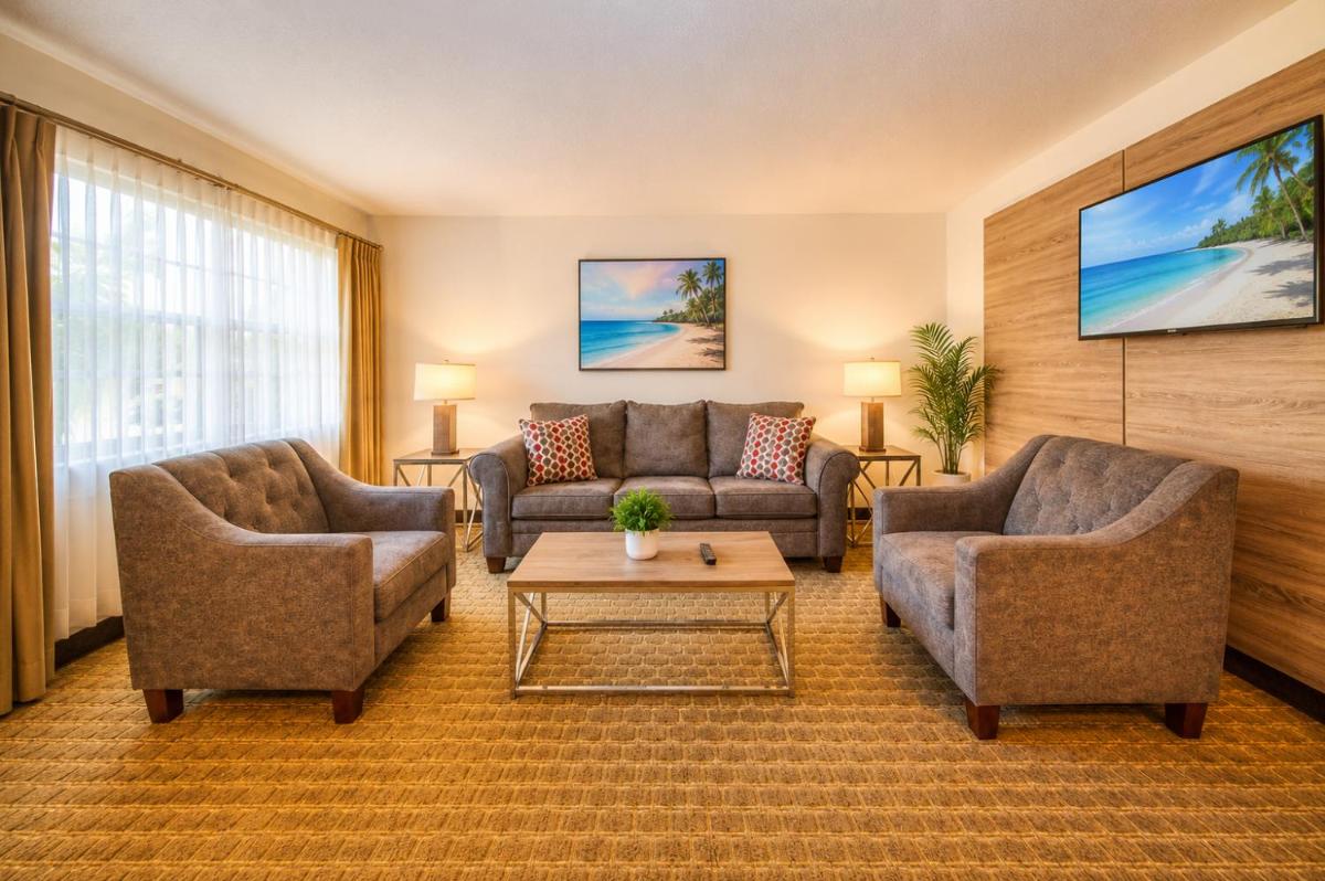 Club Lux Resort By The Beach - Housity