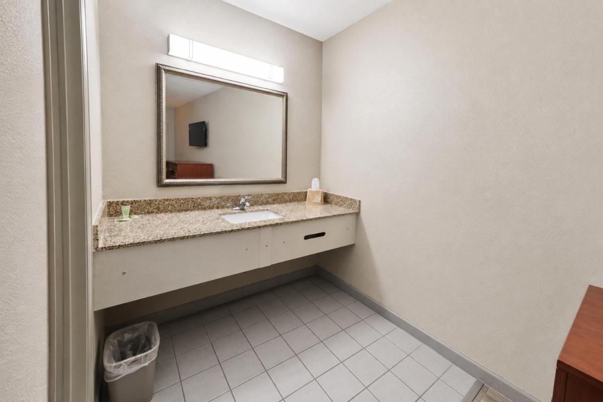 Express Inn New Albany I 22 - Housity