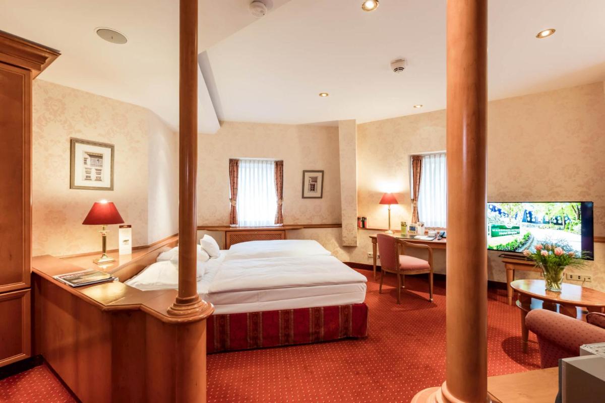 Ein Bett oder Betten in einem Zimmer der Unterkunft Waldhaus Reinbek