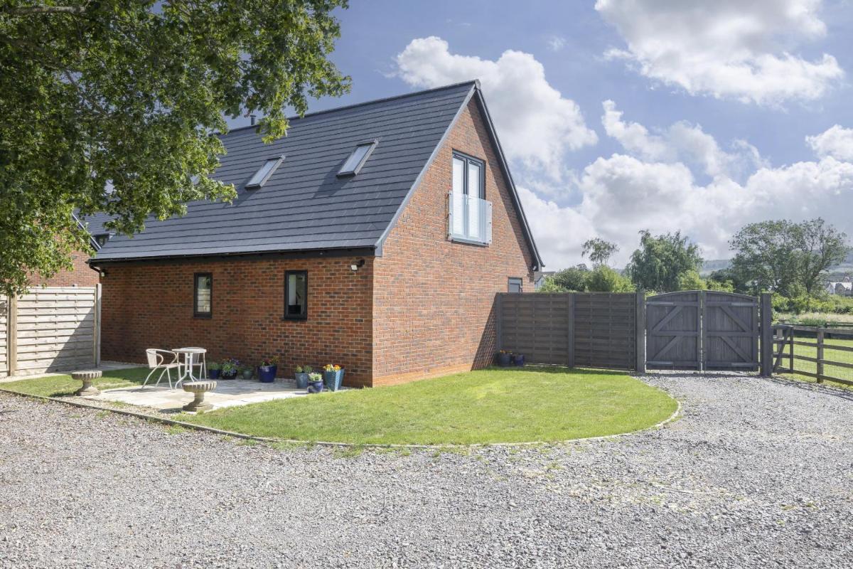Beautiful Self Contained Studio Home in Rural Toddington - Housity