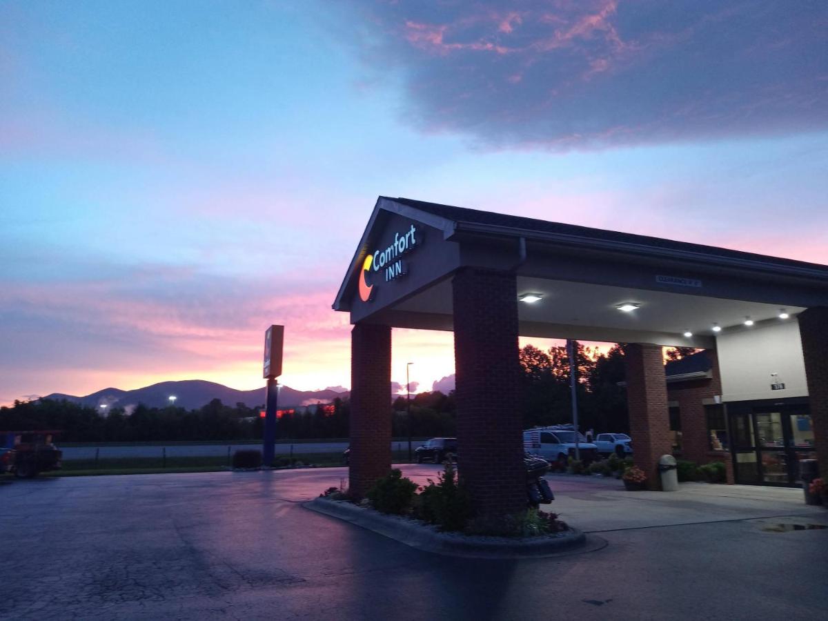 Comfort Inn near Downtown & Blue Ridge PKWY - Housity