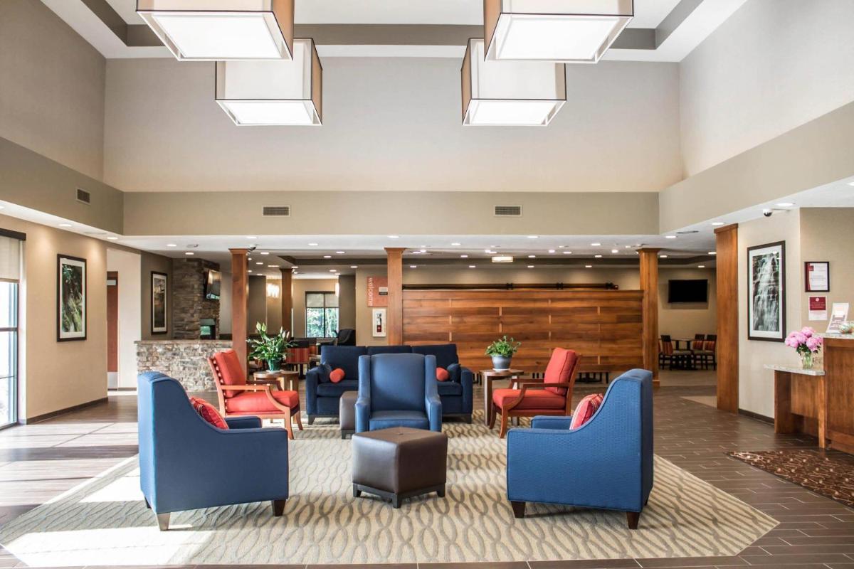 Comfort Suites Hartville-North Canton - Housity