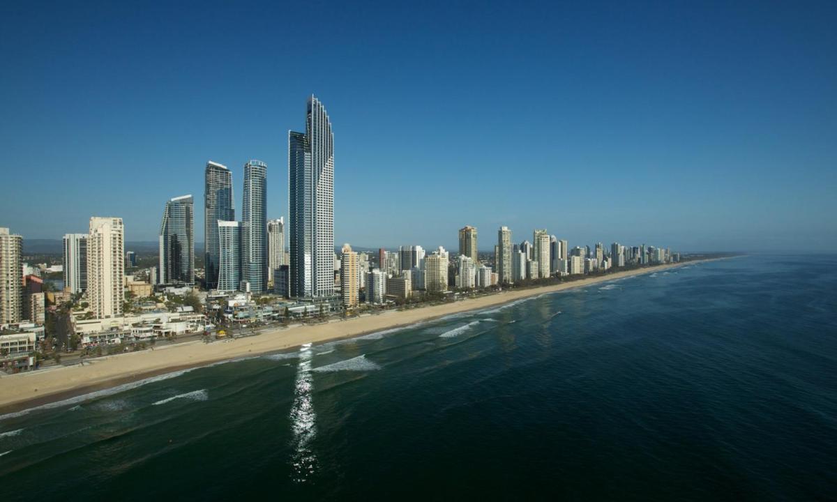 Soul Surfers Paradise 3 Bedroom Beach Apartment - Housity